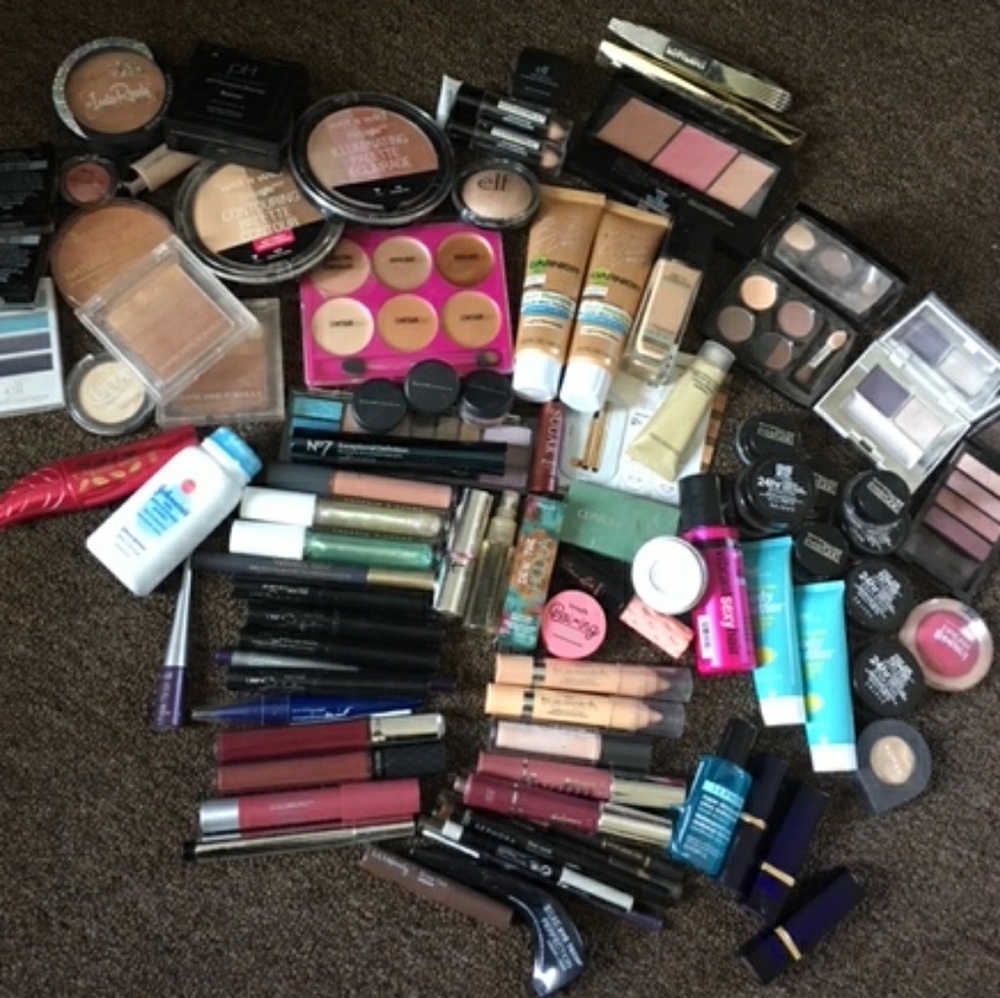 🔥100+ piece Cosmetics Bundle🔥